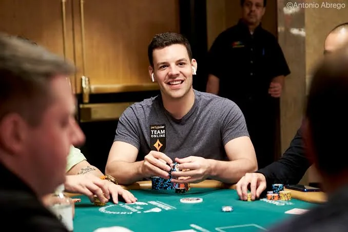 Kevin Martin wearing a partypoker Team Online patch