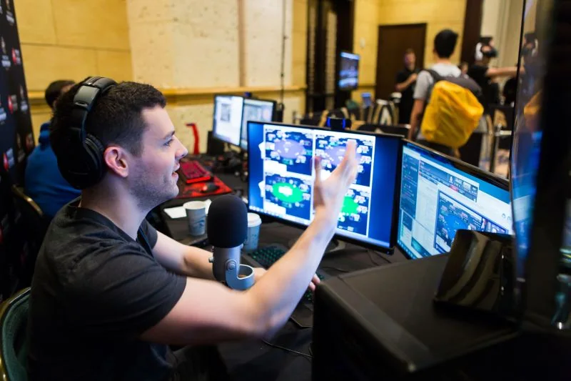Kevin Martin streaming online poker across several tables