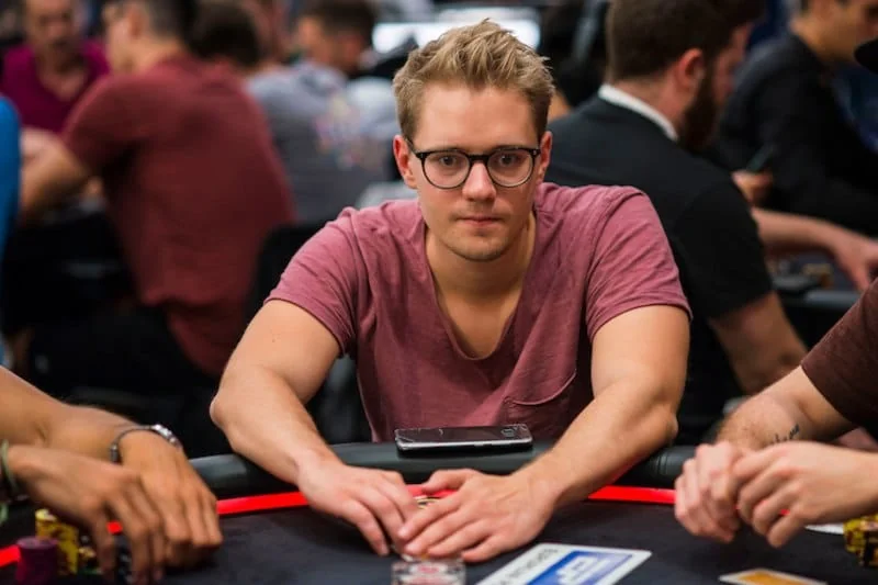 Linus Loeliger Early Career A younger Linus Loeliger at a live poker table early in his career