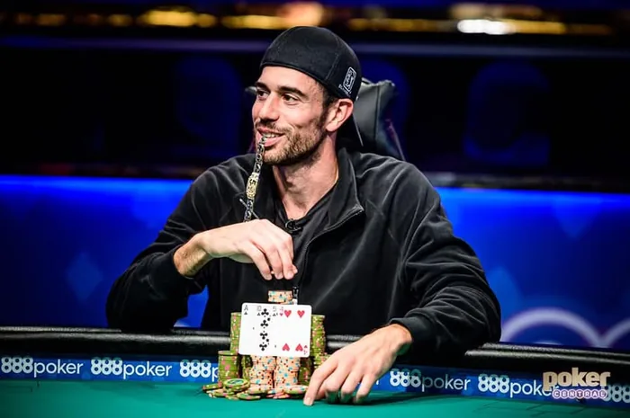 Nick Schulman WSOP final table Nick Schulman at a WSOP final table with the bracelet between his teeth