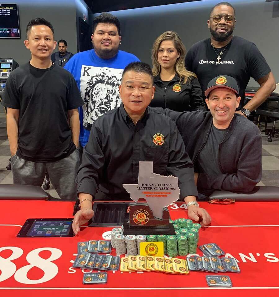 A Sala de Poker do Texas de Johnny Chan fechou com centenas de milhares em fichas incapazes de serem descontadas