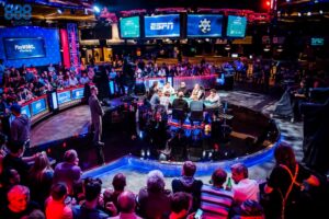 How to play a final table in online poker tournaments