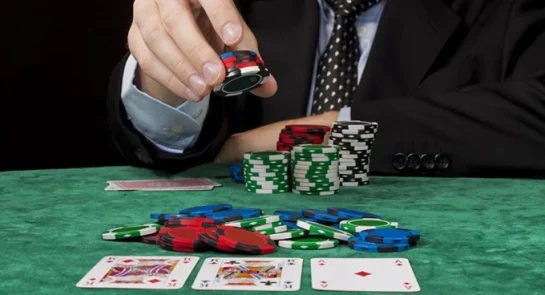 Betsizing in Poker Tournaments