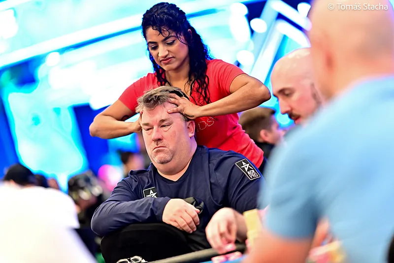 Chris Moneymaker getting a head massage at the WSOP while wearing his ACR Pro patch