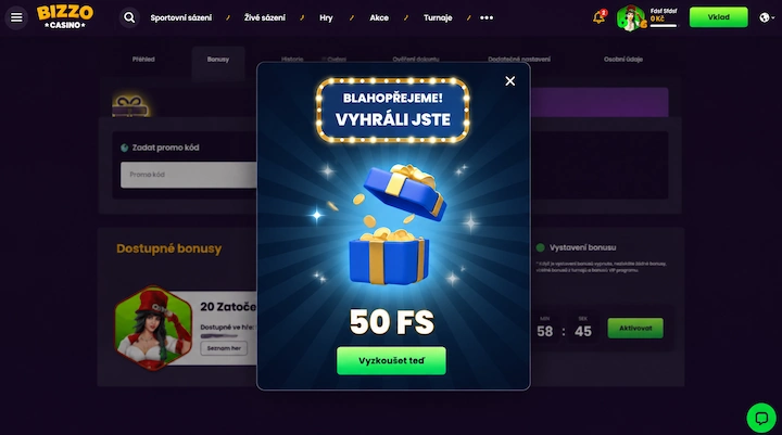 Bizzo Casino Kolo štěstí výhra 50 zatočení zdarma Výsledková obrazovka Kola štěstí v Bizzo Casino s nápisem Blahopřejeme Vyhráli jste 50 FS a tlačítkem Vyzvednout teď, nad seznamem bonusů s kartou 50 zatočení zdarma