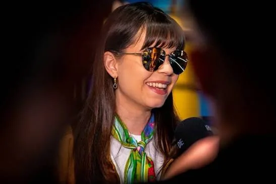 Annette Obrestad tournament interview Annette Obrestad speaking to media at a poker tournament
