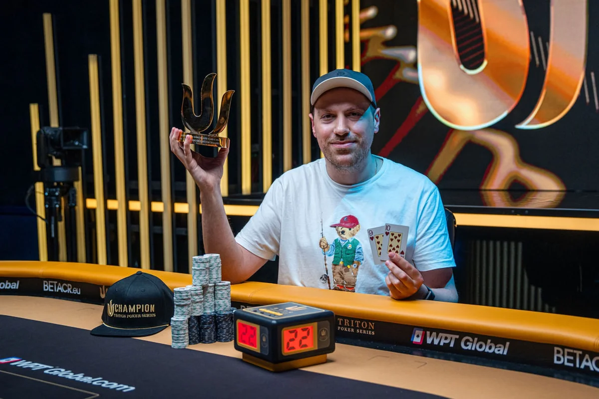 Artur Martirosian Triton champion with trophy and winning hand Artur Martirosian holding a Triton Super High Roller Series trophy and his winning nine-ten of hearts