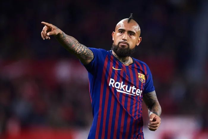 Arturo Vidal pointing during a match while wearing the FC Barcelona home shirt
