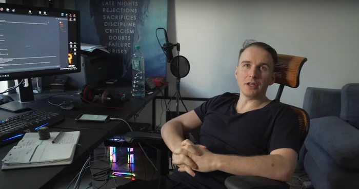 Benjamin Bencb Rolle coaching setup Benjamin Rolle recording poker coaching content at his home office desk