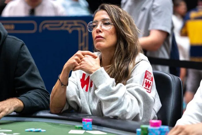 Leo Margets in a Team Winamax hoodie at a live tournament table