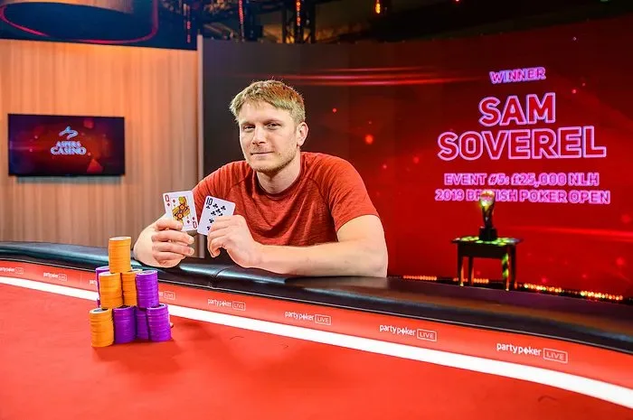 Sam Soverel holding his winning cards after taking down a British Poker Open event in 2019