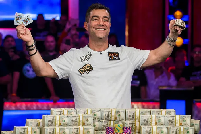 Hossein Ensan wins the 2019 WSOP Main Event Hossein Ensan holding his winning cards and WSOP bracelet after winning the 2019 Main Event for ten million dollars