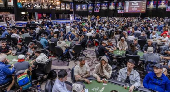WSOPMECrowd1b