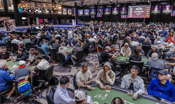 WSOPMECrowd1b