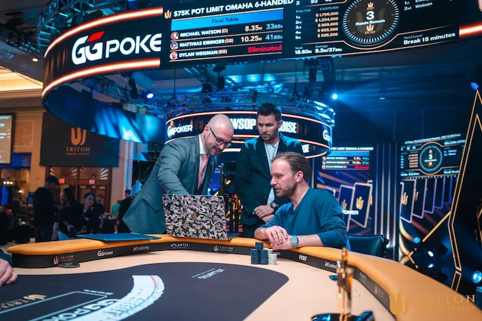 Mike Watson and Matthias Eibinger negotiate a deal Mike Watson and Matthias Eibinger negotiate a deal