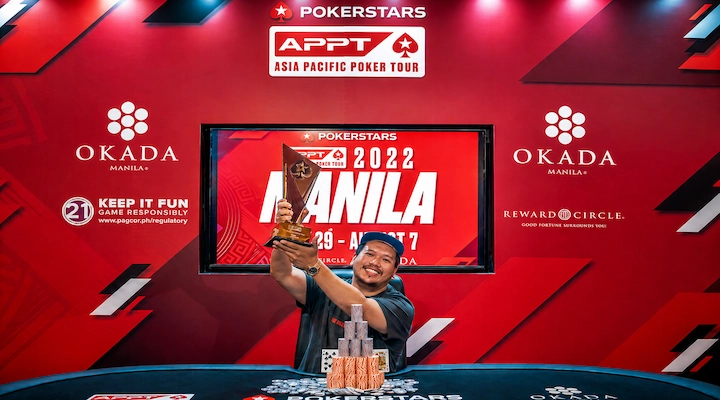 James Mendoza lifting the APPT Manila Super High Roller trophy in 2022